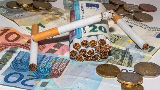 Łódzkie/ Nielegalna fabryka papierosów pod Łęczycą; kilka ton poprodukcyjnych odpadów