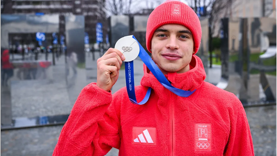 Łyżwiarstwo szybkie – Semirunnij zastanawia się, komu oddać medal