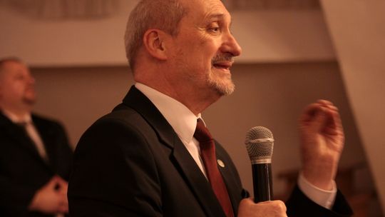 Macierewicz będzie rządził, Seliga w odstawce