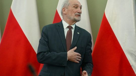 Macierewicz: moim zdaniem samochód stał kiedy rozmawiałem przez telefon