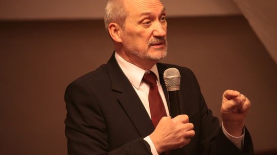 Macierewicz: Naszym przeciwnikiem są media