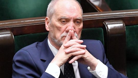 Macierewicz: przyczyną techniczną katastrofy pod Smoleńskiem były przynajmniej dwie eksplozje