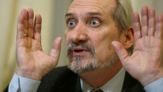 Macierewicz znów "odpływa". Tym razem będzie pomagał przedsiębiorcom