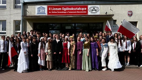 Majowa jutrzenka w innej odsłonie.  234. Rocznica Uchwalenia Konstytucji 3 maja w II LO