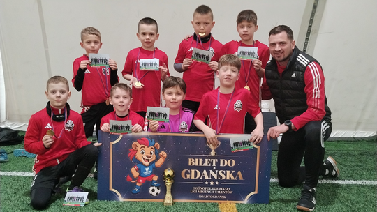 Mali piłkarze z wielkimi marzeniami. TMF Tomaszów Mazowiecki zagra w ogólnopolskim finale