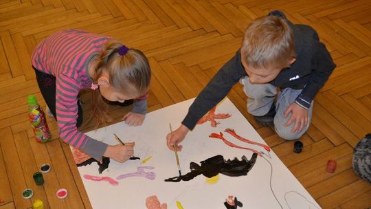 "Malowanie na kolanie- Tuwimobajanie" w DOK