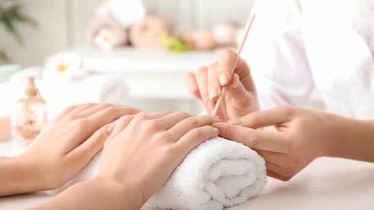 Manicure hybrydowy - sposób na piękne i zadbane paznokcie