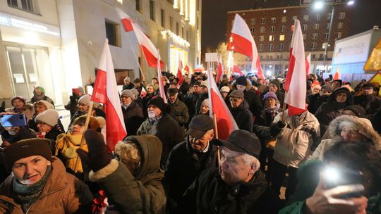 Manifestacja "w obronie polskich mediów" przed siedzibą TAI