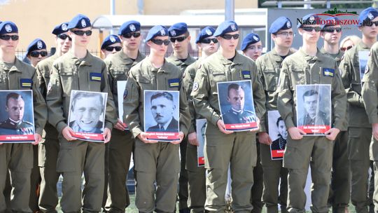 Marsz Pamięci Żołnierzy Wyklętych przeszedł ulicami Tomaszowa. Hołd dla bohaterów i patrona PCAS-u