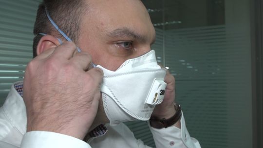 Maski chronią przed smogiem. Jak ich właściwie używać?