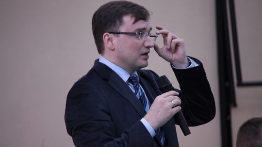 Media pokazują pozorne problemy