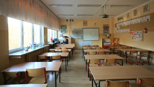 MEN: minimalna stawka wynagrodzenia zasadniczego nauczycieli wzrośnie o 30 i 33 proc.