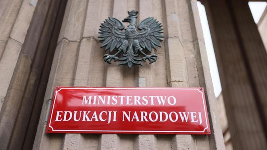 MEN nie rozważa uczynienia z religii lekcji obowiązkowych