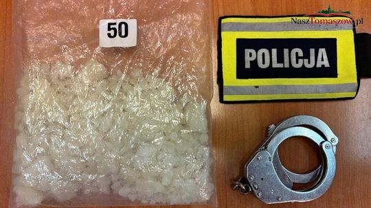 Mężczyzna wysiadł z pociągu w Tomaszowie. Policja znalazła przy nim blisko 290 gramów mefedronu