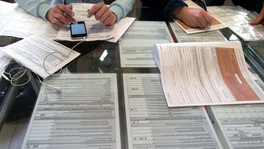 MF szacuje, że ok. 1,2 mln podatników musi się liczyć z dopłatami przy rozliczeniu rocznym za 2022 r.
