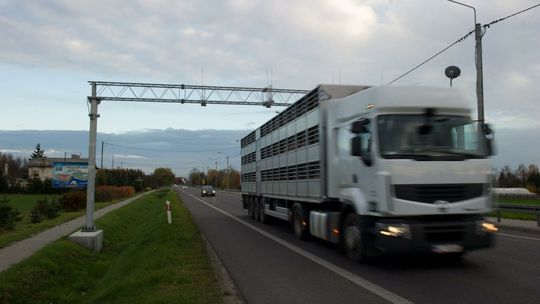 MF: wpływy z opłat za przejazd po płatnych odcinkach dróg wzrosły w 2023 r. do niemal 2,3 mld zł