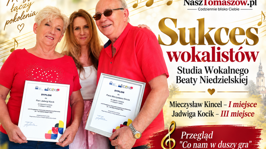Mieczysław Kincel i Jadwiga Kocik na podium wojewódzkiego przeglądu seniorów