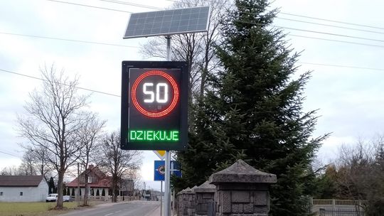 Miernik zdaje egzamin. Kierowcy zwalniają.