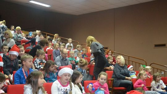 Mikołajkowe spotkanie z teatrem i warsztatami plastycznymi w O.K. „Tkacz