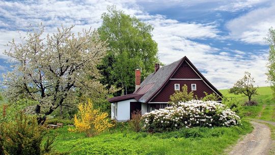 Minął COVID-owy szał na domy jednorodzinne. Liczba pozwoleń spadła o ponad 20%!