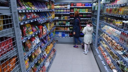 Minimalny koszyk zakupowy w lutym był droższy o 3,97 proc. niż przed rokiem