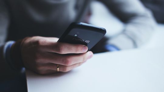 Uważajmy na cyberprzestępców; fałszywe SMS-y można zgłosić pod numerem 8080