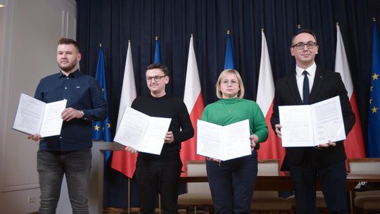 Minister infrastruktury: podpisaliśmy porozumienie z przedstawicielami polskiej branży transportowej ws. zawieszenia protestu na granicy