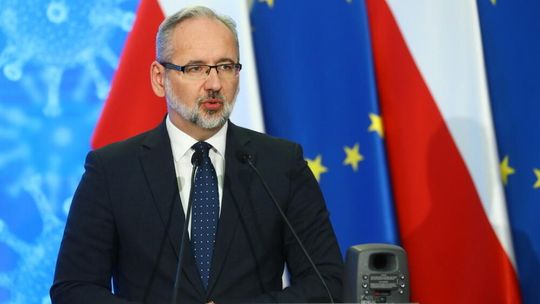 Minister Niedzielski: maseczki w szpitalach, przychodniach i aptekach zostaną co najmniej do końca marca