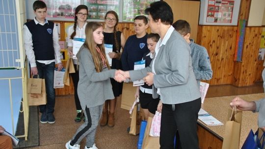 Mistrz ortografii angielskiej   wyłoniony w szkole podstawowej w Brzustowie