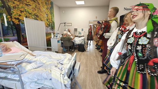 Młodzi artyści z II LO znów zagrali w tomaszowskim hospicjum