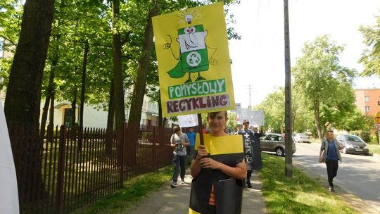 Moje miasto bez elektrośmieci - happening zorganizowany przez Dziewiątkę