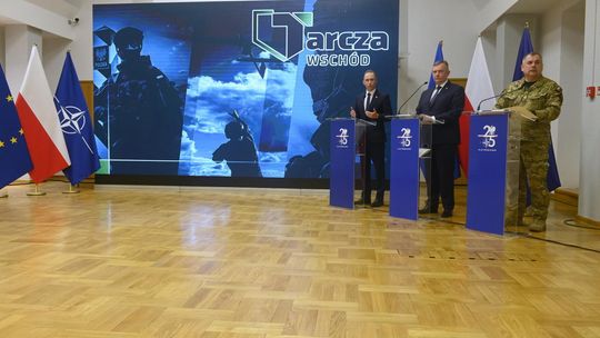 MON: rozmowy o europejskim dofinansowaniu Tarczy Wschód, półroczne kontyngenty na granicy
