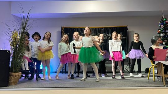 Muzyczna podróż w przeszłość w Dziennym Domu Pobytu