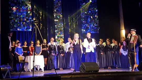 Muzyczny upominek dla pań od Starosty Powiatu Tomaszowskiego