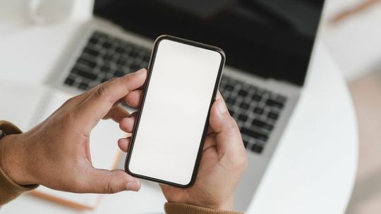 Na co warto zwrócić uwagę wybierając nowy smartfon?