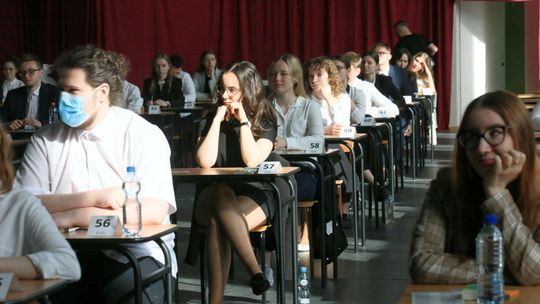Na maturze egzaminy z języka polskiego i języka francuskiego na poziomie rozszerzonym
