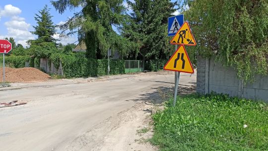 Na Zawadzkiej, mimo upałów, prace idą pełną parą