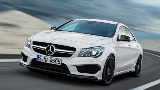 Najnowsze i zabytkowe Mercedesy w CH Port Łódź