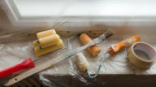 Naprawa w wynajętym mieszkaniu – co opłaca najemca, a co właściciel?