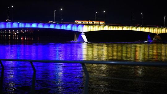 Naukowiec o Godzinie dla Ziemi: wyłączenie światła nie oznacza zaprzestania produkcji energii