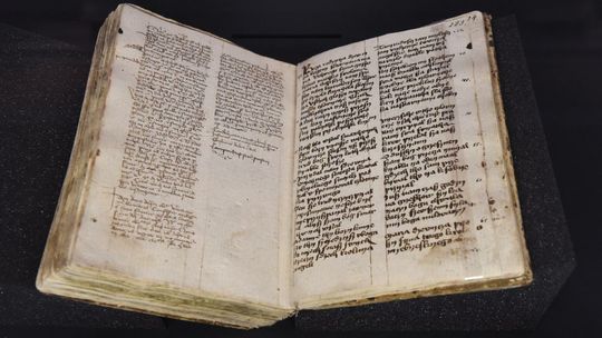 Naukowiec z AGH zbada światłotrwałość cennych dzieł z Biblioteki Narodowej