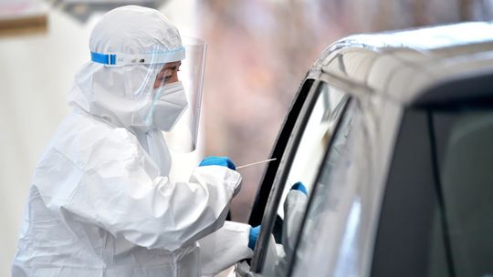 NFZ: test na koronawirusa nie jest już warunkiem rozpoczęcia leczenia w uzdrowiskach