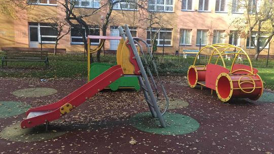 Nie-wesoło na placu zabaw