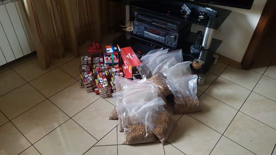 Nielegalne papierosy w domu starszego pana