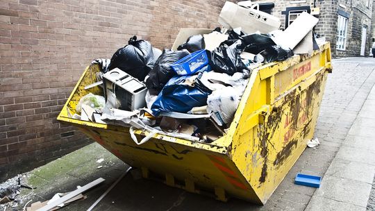 Nielegalnie przywiózł do Polski 19 ton odpadów; tłumaczył, że chciał u nas tylko zatankować