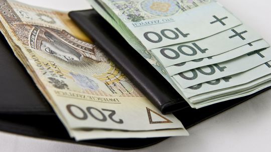 Niemal 60 proc. Polaków planuje wydać na wakacje do 3 tys. zł na osobę