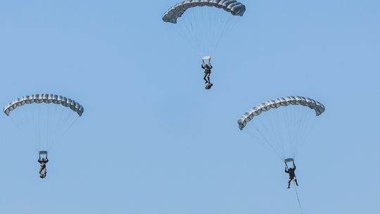 Nieudany skok ze spadochronem. Wypadek na Glinniku