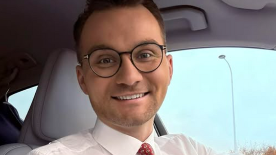 Niezły z niego cwaniak. A. Witczak wynajmuje auto na koszt podatnika