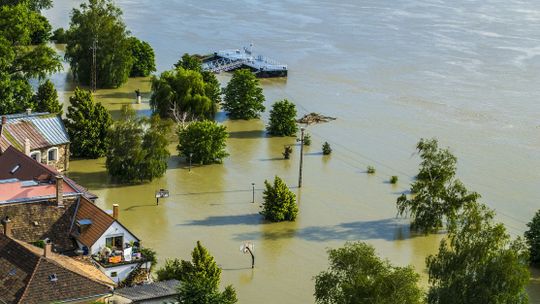 Niszczycielskie powodzie zbierają coraz większe żniwo 