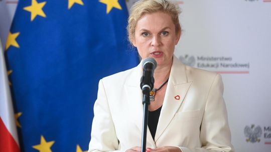 Nowacka: jedna godzina lekcji religii w szkołach od 1 września 2025 r.